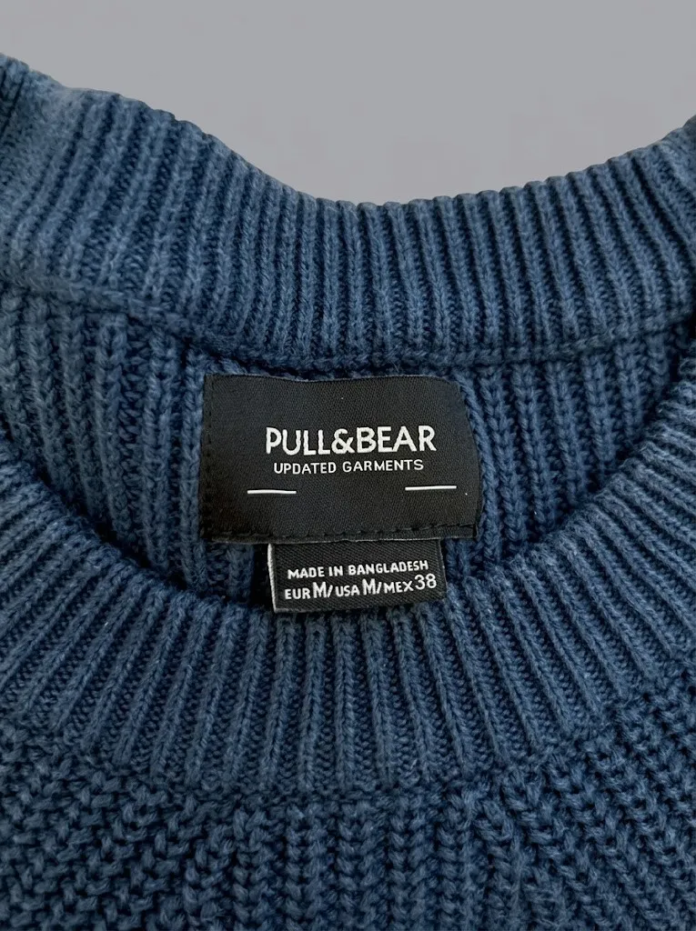Pull & Bear jersey de punto azul oversized, etiqueta